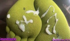 toe socks n blows fat load on my socks!
