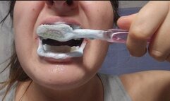 My Yellow Teeth Need a Deep Cleaning – Intense Toothbrushing Before the Dentist