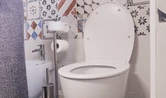 mmm I push and pee, you can look at me