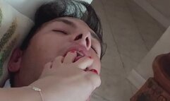 Lecco I piedi ad una ragazza conosciuta in discoteca!