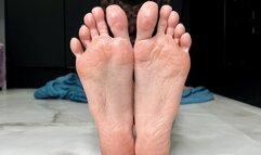 My pretty oil soles with long toes, bare big feet and blue toenails polish