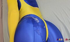 SpandexQueen sucks dick, comes twice and drains his balls on her blue spandex leggings