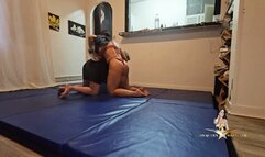 Destroying a submissive in an MMA session