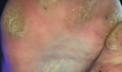 JOI CEI Humiliation ultime : mes pieds crades te broient mentalement et t’obligent à avaler chaque goutte