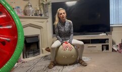 Inflatable bauble sit pop