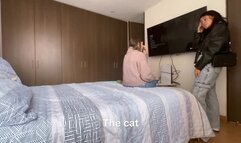 Sexo lésbico mientras mi mejor amiga juego videojuegos