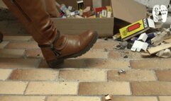 Valuable electrical Tubes for Lady B and her brown Boots