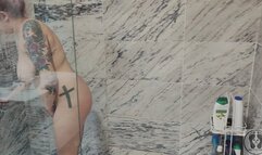 4K PISSING ON MYSELF BEFORE SHOWER IMPOSSIBLE POSITION PEE