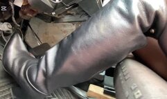 Dalilah prepares the Fiat 147