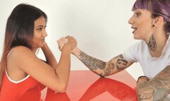 Elizabeth vs Nikita, the most tense arm ( CHALLENGES )