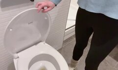 Join me having a wee in the hotel room bathroom