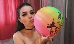 RASGANDO BOLA INFLAVEL DE PRAIA