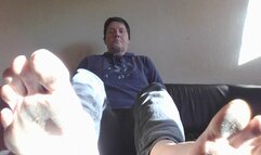 I put my dirty feet in your face !
