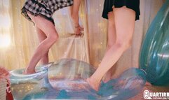 Q1021 Barefoot stomping big balloons to pop - 480p