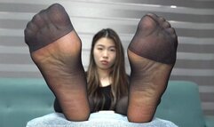Feifei show off her sexy black stockings