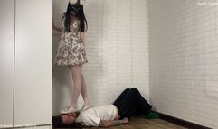 Dirty white converse trample