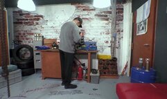 THIS HOUSEWIFE FINDS AN ARRANGEMENT WITH HER MECHANIC