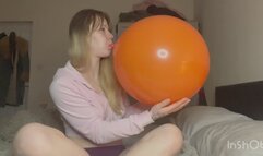 Late night balloon play in bed B2P
