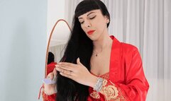 Daphne brush her long hair ! ( LONG HAIR )