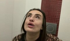 Big seat in public toilet wmv