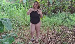 Big booty Sapphire dances naked outdoors