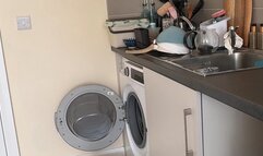 Dishes and Full Bladder… I Lost and my pants are Wetting