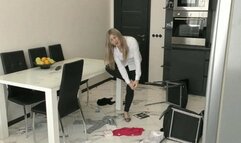 While cleaning, she stubs her toe MOV FULL HD 1080p