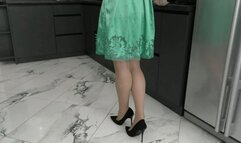 It's pure bliss to take my heels out of my shoes MP4 HD 720p