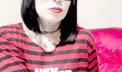 Queen Amy Addams showing off her feet and body