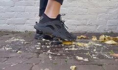 Nike air max huarache crushing food sneakers