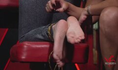 Alice voltou na Masmorra e dessa vez amarrei os pés dela e não teve como se soltar