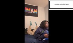 Niauhhh itchy feet playing game