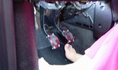 Tami pumps car pedals with her bare feet (4)