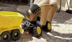 Giantess destroys cars-4 AVI