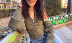 Кучерявая красотка в мокрых трусиках из Тиндер истосковалась по твёрдому члену очень сильно