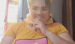 JESSIE APLASTA Y ASFIXIA SU CARA CON UNA BOLSA DE PLÁSTICO