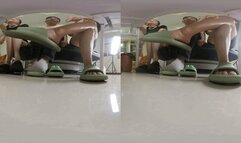 3DVR180 degrees 6 Giant men and women train dwarfs