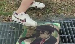 my cute girlfriend trample and crush pillow with very dirty shoes