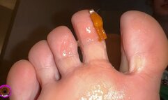 Lady Leviathan - Tiny Servant Helps Me Wax My Feet