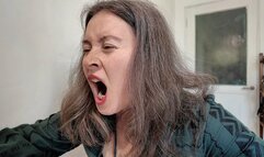 she yawing at her work place m0