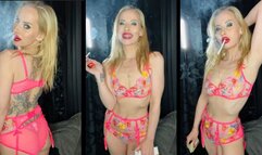 Chain Smoking VS 120 in sexy Dessous