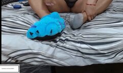 Brig_Sexi_Hot Monster slippers and socks hide itchy feet
