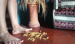 Roxan crushing with her bare feet (3)