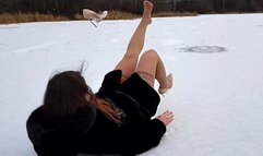high heels sliding on ice, fall down on high heels, high heels slippery, high heels in snow