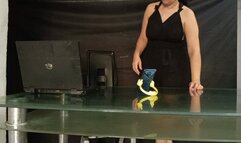 Stiletto heels and wrinkled soles (2)