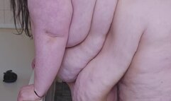 SSBBW MAKING FAT BELLY CLAP ON THIGHS