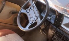 Jolene com seu carro imundo