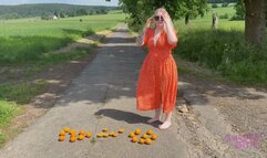 Sneaker-Girl Mia Moon & Milena - Crush some Oranges