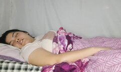 Wake up stinky, Jessie makes you smell her bad breath In the morning