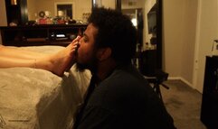 LALAS TOES GET SUCKED ON